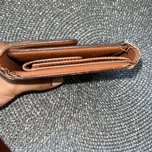 Authentic LV Monogram Trifold 💰 - Picture 8 of 9